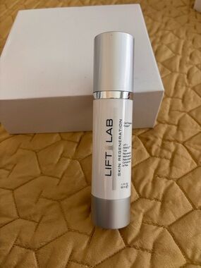 LIFT LAB Skin Regeneration Serum - White & Silver Bottle